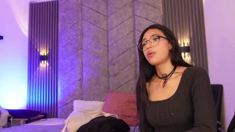 Snapshot of _viollettenoir_ chatting on May 16, 2026, 8:18 pm online show from May 16, 2026, 8:18 pm