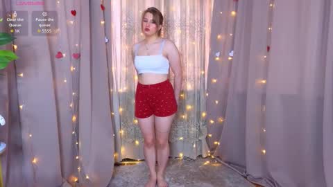 _watchmesmile_ online show from March 19, 2026, 4:27 am