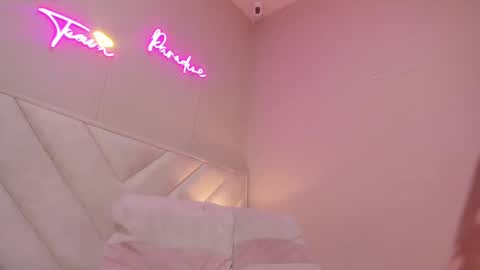 _wendy_x online show from November 19, 2025, 11:32 am