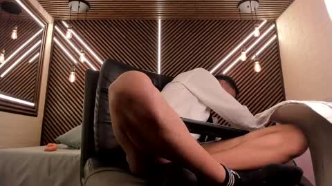  white fox  online show from February 12, 2025, 8:59 am