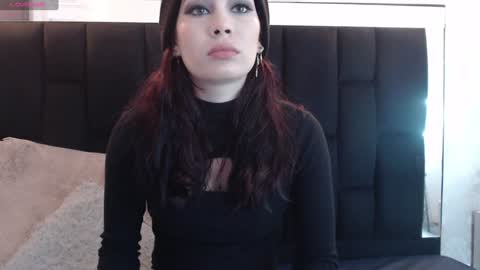 Yuyi online show from February 2, 2025, 11:19 am