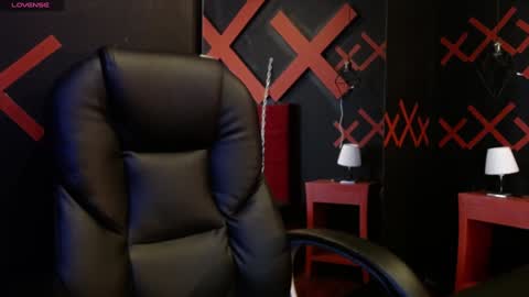 Yuyi online show from February 7, 2025, 11:12 am