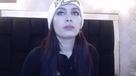 Yuyi online show from February 8, 2025, 11:22 am