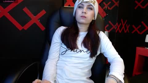 Yuyi online show from February 17, 2025, 11:23 am