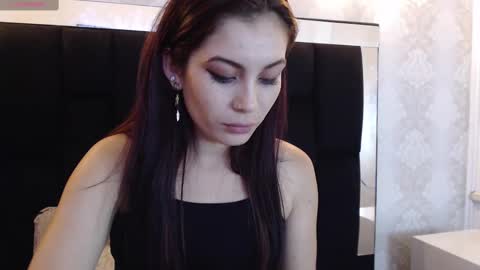 Yuyi online show from February 22, 2025, 5:24 pm