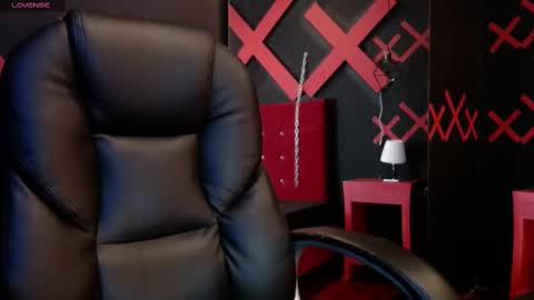 Yuyi online show from March 7, 2025, 11:07 am