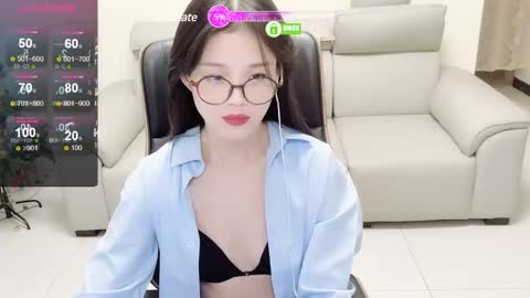 _zizi_ online show from January 4, 2025, 11:43 am