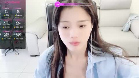 _zizi_ online show from January 6, 2025, 5:19 am