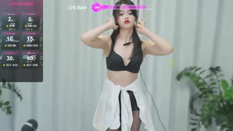 _zizi_ online show from February 12, 2025, 9:11 pm