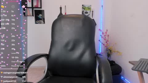Snapshot of _zoewright chatting on March 7, 2025, 12:15 am Zoe online show from March 7, 2025, 12:15 am