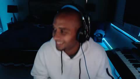 a4orce online show from October 29, 2025, 1:19 am