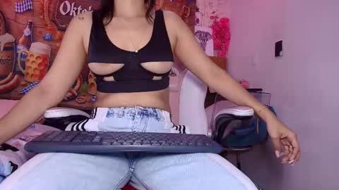 Aisha online show from October 3, 2025, 11:51 am