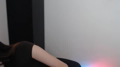 a_ariella_ online show from September 14, 2025, 7:29 am