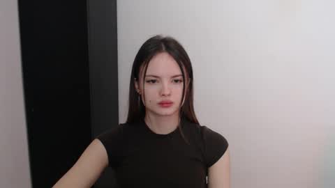 a_ariella_ online show from October 11, 2025, 7:18 am