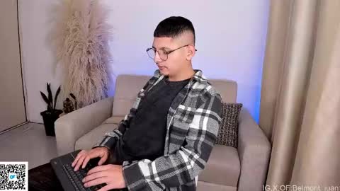 a_lejandro_0_8 online show from April 17, 2026, 2:03 am