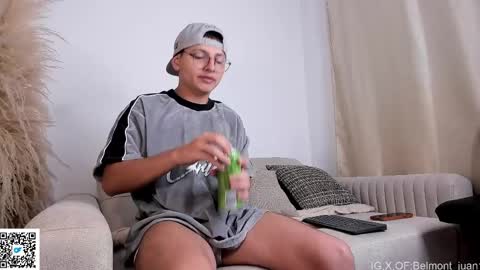 a_lejandro_0_8 online show from April 21, 2026, 8:42 am