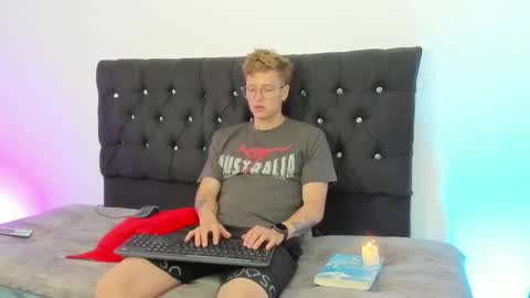 A Sexy Couple online show from October 2, 2025, 7:43 pm