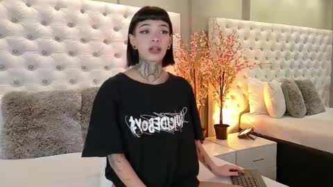 Snapshot of aa_lunit chatting on September 18, 2025, 1:13 pm Luni  online show from September 18, 2025, 1:13 pm