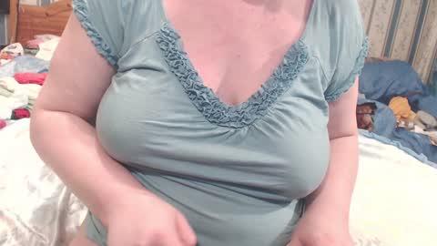 Snapshot of aamarillis chatting on December 22, 2024, 8:25 pm NINA online show from December 22, 2024, 8:25 pm