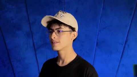 Aaron Ezequiel online show from September 10, 2025, 10:43 pm