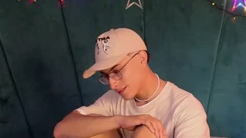 Aaron Ezequiel online show from December 13, 2025, 9:53 pm