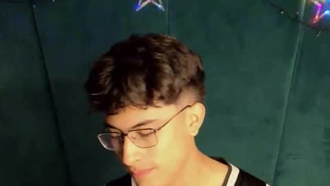 Aaron Ezequiel online show from December 20, 2025, 10:50 pm