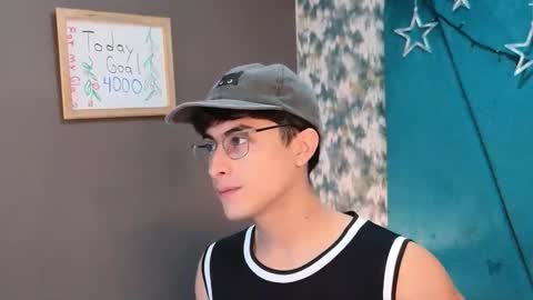 Snapshot of aaron_eze chatting on January 16, 2026, 8:46 pm Aaron Ezequiel online show from January 16, 2026, 8:46 pm