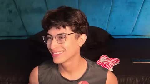 Snapshot of aaron_eze chatting on January 18, 2026, 9:07 pm Aaron Ezequiel online show from January 18, 2026, 9:07 pm