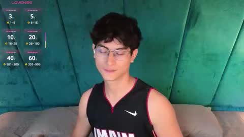 Snapshot of aaron_eze chatting on February 7, 2026, 8:34 pm Aaron Ezequiel online show from February 7, 2026, 8:34 pm