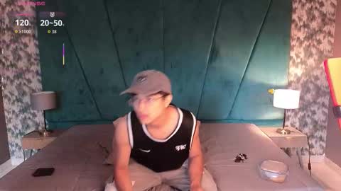 Snapshot of aaron_eze chatting on February 8, 2026, 9:40 pm Aaron Ezequiel online show from February 8, 2026, 9:40 pm