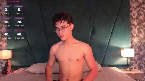 Snapshot of aaron_eze chatting on February 11, 2026, 9:09 pm Aaron Ezequiel online show from February 11, 2026, 9:09 pm