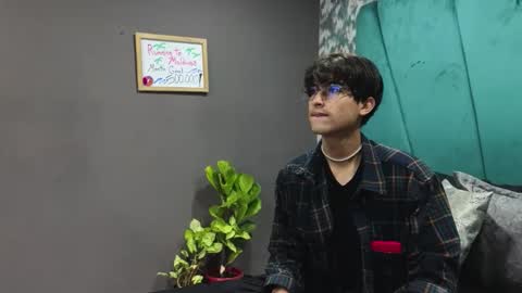 Aaron Ezequiel online show from June 6, 2026, 11:59 am