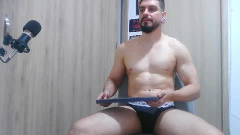 Aaron kwok online show from November 6, 2025, 4:35 am