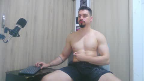 Aaron kwok online show from December 4, 2025, 4:00 am