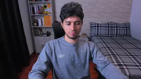 Aaron online show from November 16, 2025, 5:18 pm