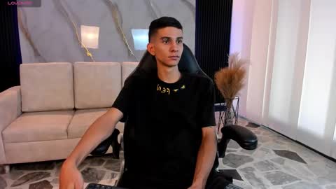 Snapshot of aaron_whitee chatting on March 3, 2026, 8:37 pm Aaron online show from March 3, 2026, 8:37 pm