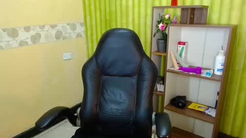 Snapshot of aaronbakers chatting on January 14, 2025, 10:27 am im NiallDun online show from January 14, 2025, 10:27 am