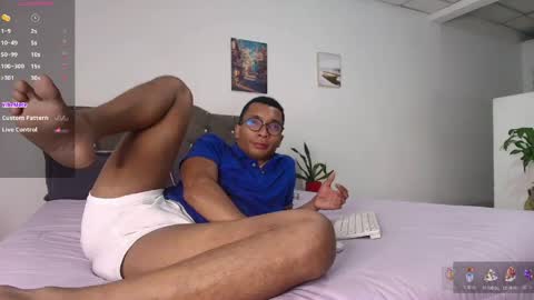 Heyy my name is Aaron online show from June 3, 2026, 11:43 pm