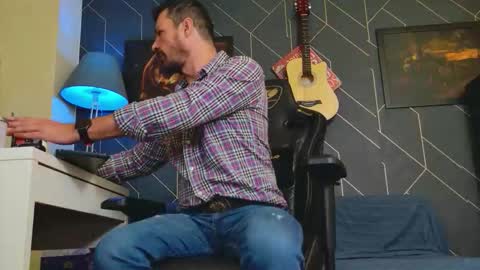 Aaron online show from October 20, 2025, 4:13 am