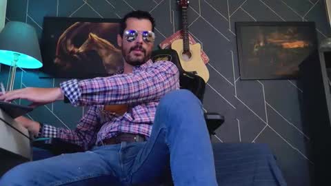 Snapshot of aaronbomer chatting on February 26, 2026, 1:43 pm Aaron online show from February 26, 2026, 1:43 pm