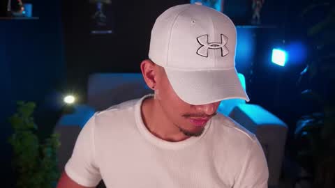 AARON  online show from November 16, 2025, 10:54 am