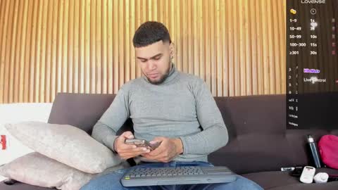 ig aaron hunter123 online show from March 18, 2026, 3:31 am