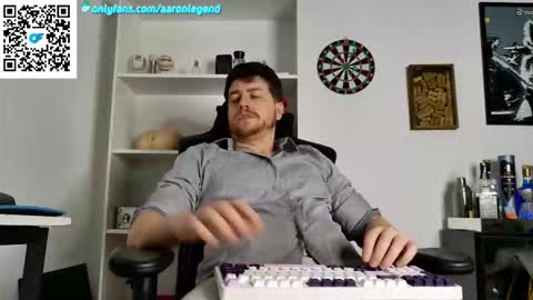 Aaron  online show from November 5, 2025, 9:15 pm