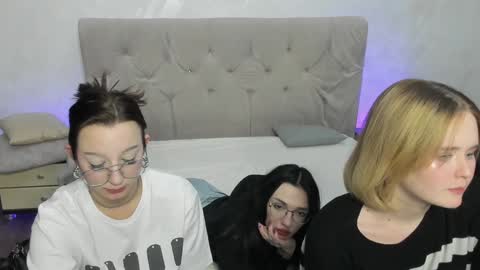 Snapshot of aataraxx chatting on January 24, 2025, 8:22 pm Fiona and Harry online show from January 24, 2025, 8:22 pm