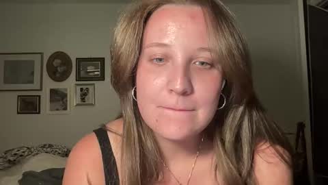 abbeytoocute online show from March 24, 2026, 2:27 am