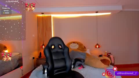 Abbie Edmond  online show from December 24, 2024, 4:44 am