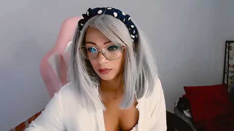 May  Imstagram  online show from February 4, 2025, 4:39 pm