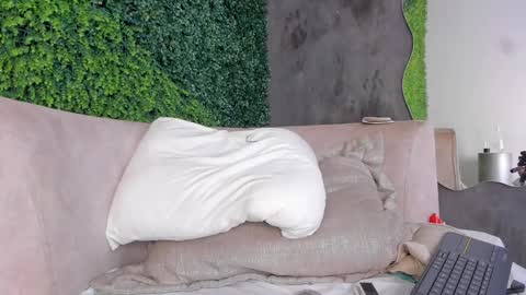 Snapshot of abby_me chatting on March 4, 2025, 6:18 pm A B B Y online show from March 4, 2025, 6:18 pm