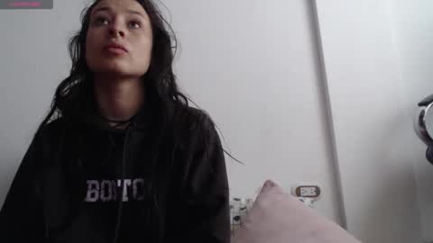 Vannesa online show from October 12, 2025, 11:31 am