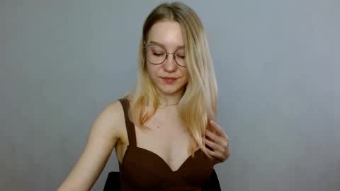 Snapshot of abbymoore__ chatting on February 25, 2025, 9:53 am Abby Lovense is active online show from February 25, 2025, 9:53 am